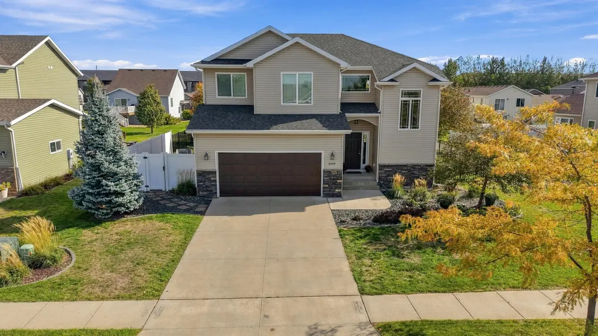 3449 Loberg LN, West Fargo, ND 58078