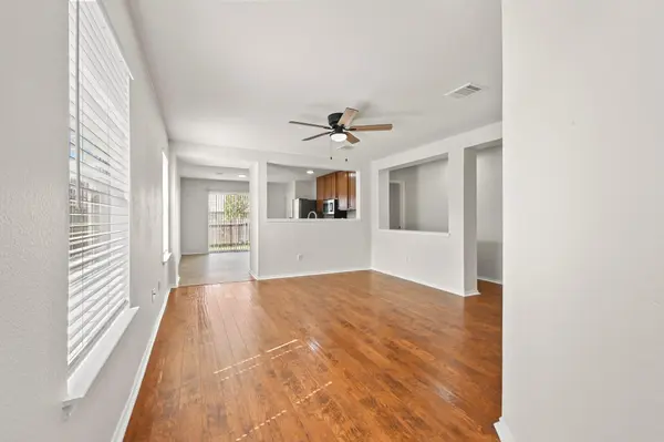 5624 Sunday Silence DR, Del Valle, TX 78617