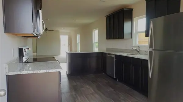 101 Brunswick LN, Jarrell, TX 76537