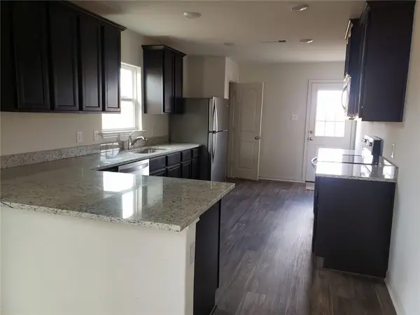 101 Brunswick LN, Jarrell, TX 76537