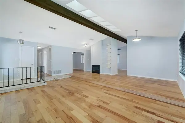 4402 Balcones Woods DR, Austin, TX 78759