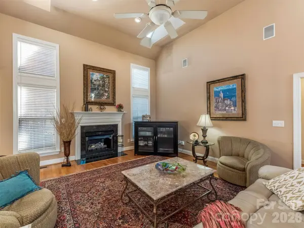 714 Corinthian PL, Charlotte, NC 28211