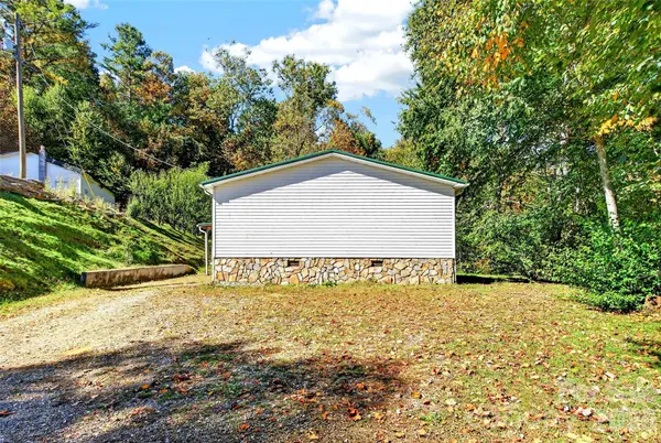 1685 Arbuckle RD, Burnsville, NC 28714
