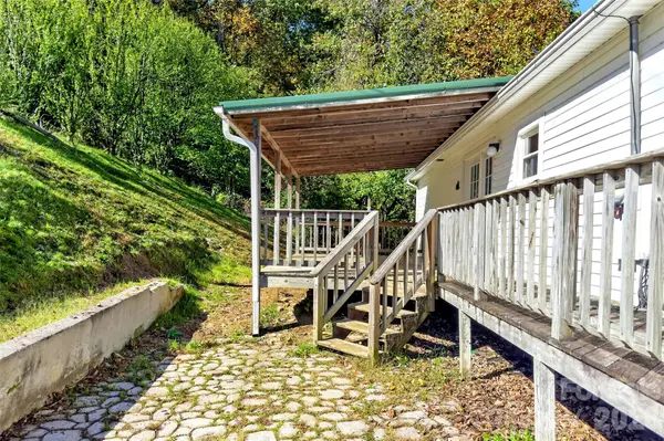 1685 Arbuckle RD, Burnsville, NC 28714