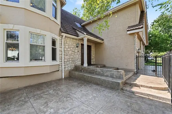 9913 W 125th TER, Overland Park, KS 66213