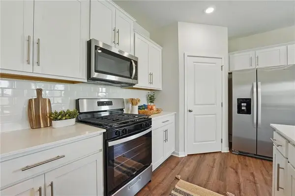 702 Fallen Leaf DR, Belton, MO 64012