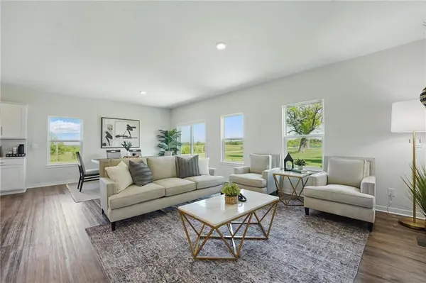 702 Fallen Leaf DR, Belton, MO 64012