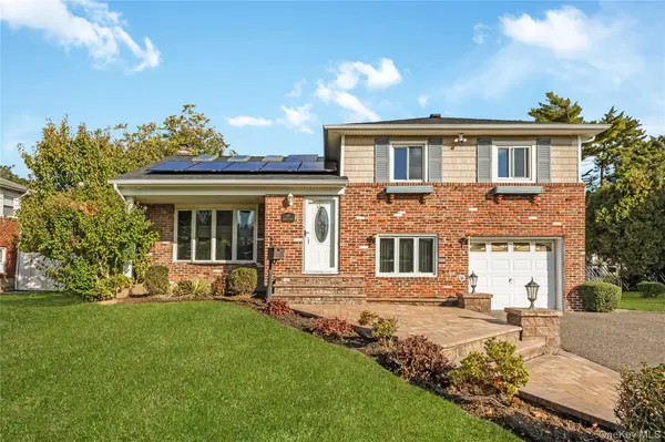19 Grant ST, Farmingdale, NY 11735