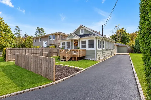 8 Rockne ST, Huntington, NY 11743