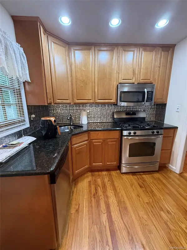 13 Gerald AVE, Hicksville, NY 11801