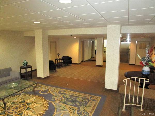 40 Daley PL #126, Lynbrook, NY 11563