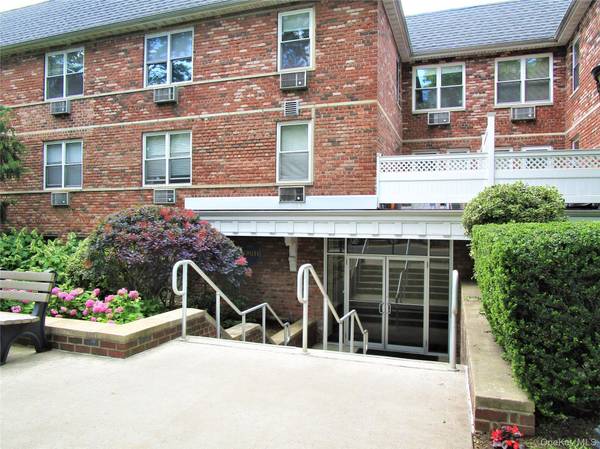 40 Daley PL #126, Lynbrook, NY 11563