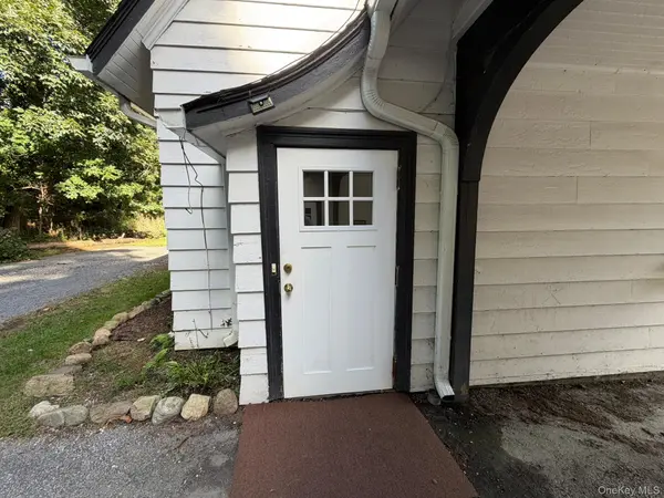 1864 Muttontown #1, Syosset, NY 11791