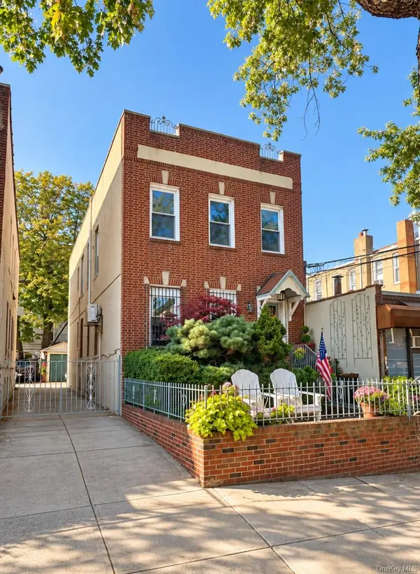 2212 35th ST, Astoria, NY 11105