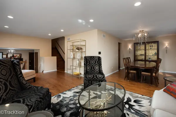 904 Weatherbee AVE, Downers Grove, IL 60516