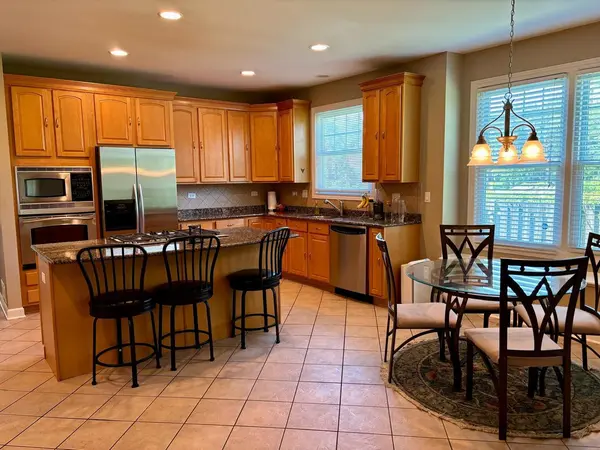 3898 Linneman ST, Glenview, IL 60025