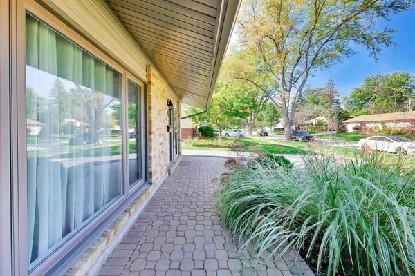 655 Flagstaff LN, Hoffman Estates, IL 60169