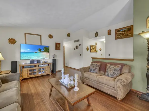 523 W 8th ST, Belvidere, IL 61008