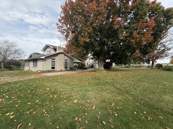 2219 Deets RD, Sterling, IL 61081