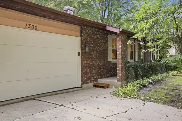 1300 N Lyle AVE, Elgin, IL 60123