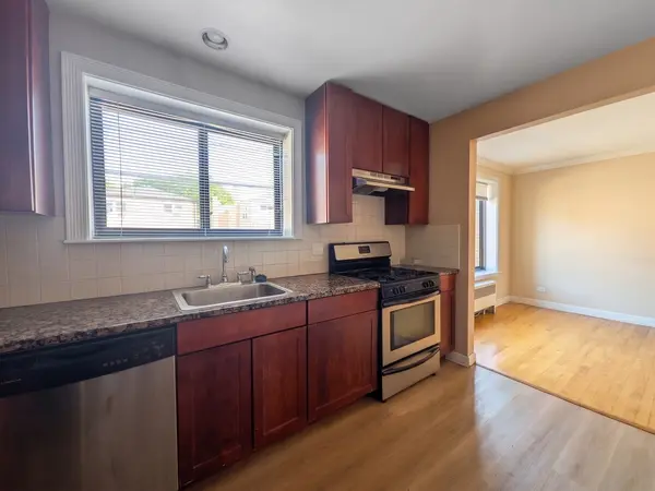 2704 W Lunt AVE #203, Chicago, IL 60645