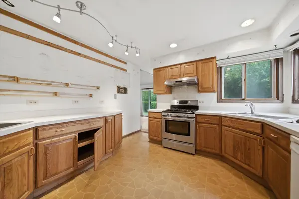 2924 Acorn LN, Northbrook, IL 60062