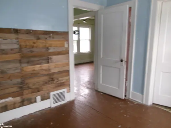 105 W Irving ST, Creston, IA 50801