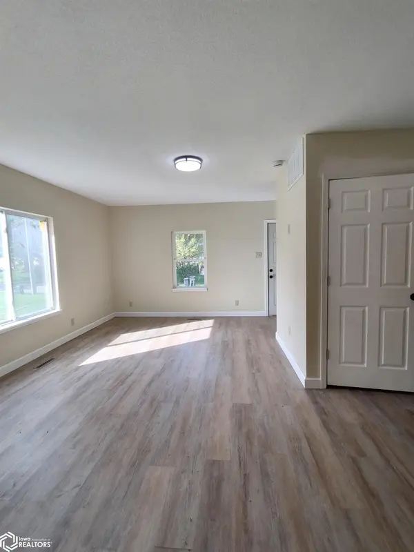 304 Buhrow ST, Laurel, IA 50141