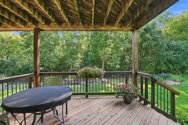 18385 Creeks Bend DR, Minnetonka, MN 55345