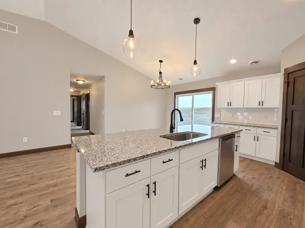 316 Falcon RUN, Eagle Lake, MN 56024