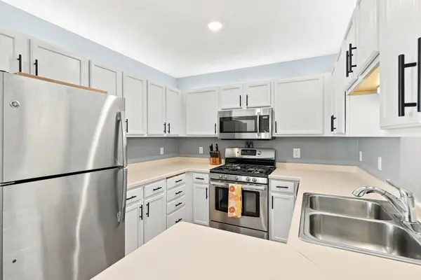 1122 Heather LN, Waconia, MN 55387