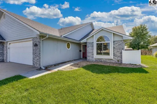 401 Kisiwa Village Rd, Hutchinson, KS 67502