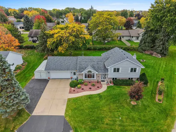 N9653 GINA DR, Appleton, WI 54915