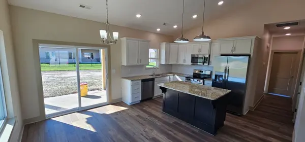 1621 Midway Ct., Valley Center, KS 67147