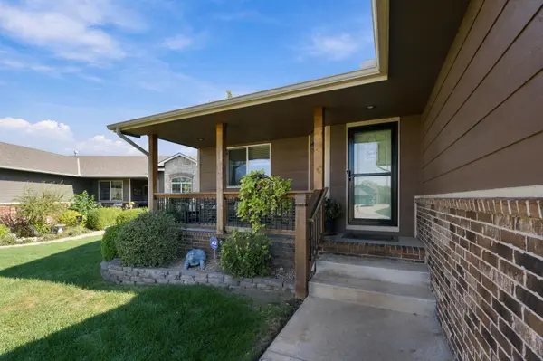 2410 S Fieldcrest Cir, Wichita, KS 67215