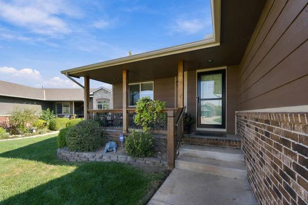 2410 S Fieldcrest Cir, Wichita, KS 67215