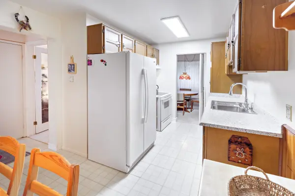 1098 Bordeaux CT, Mississauga, ON L5H 4B4