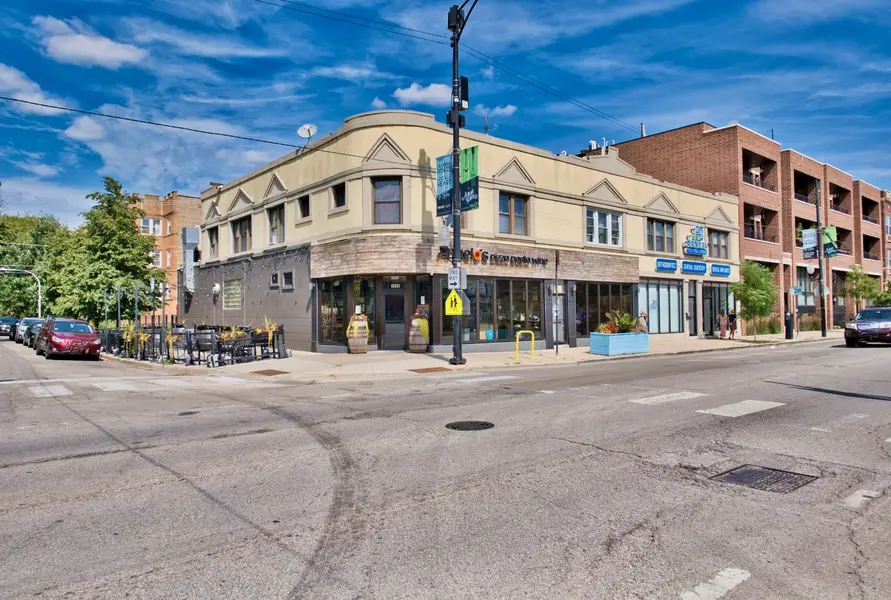 3026 W Montrose AVE, Chicago, IL 60618