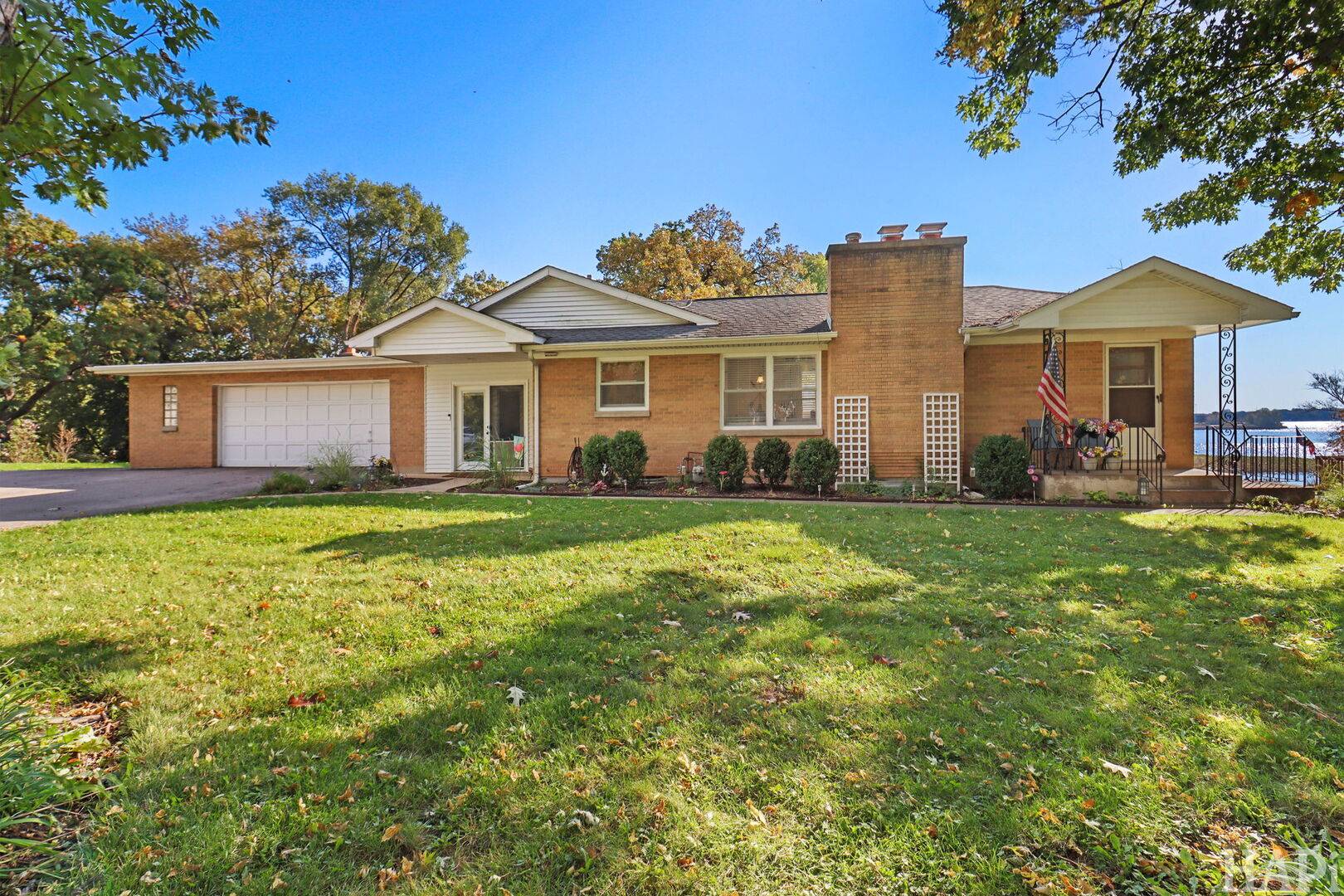5208 N Leeside ST, Mchenry, IL 60050