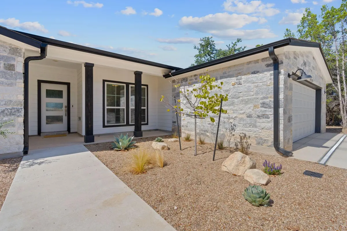 21102 Brewer LN, Lago Vista, TX 78645