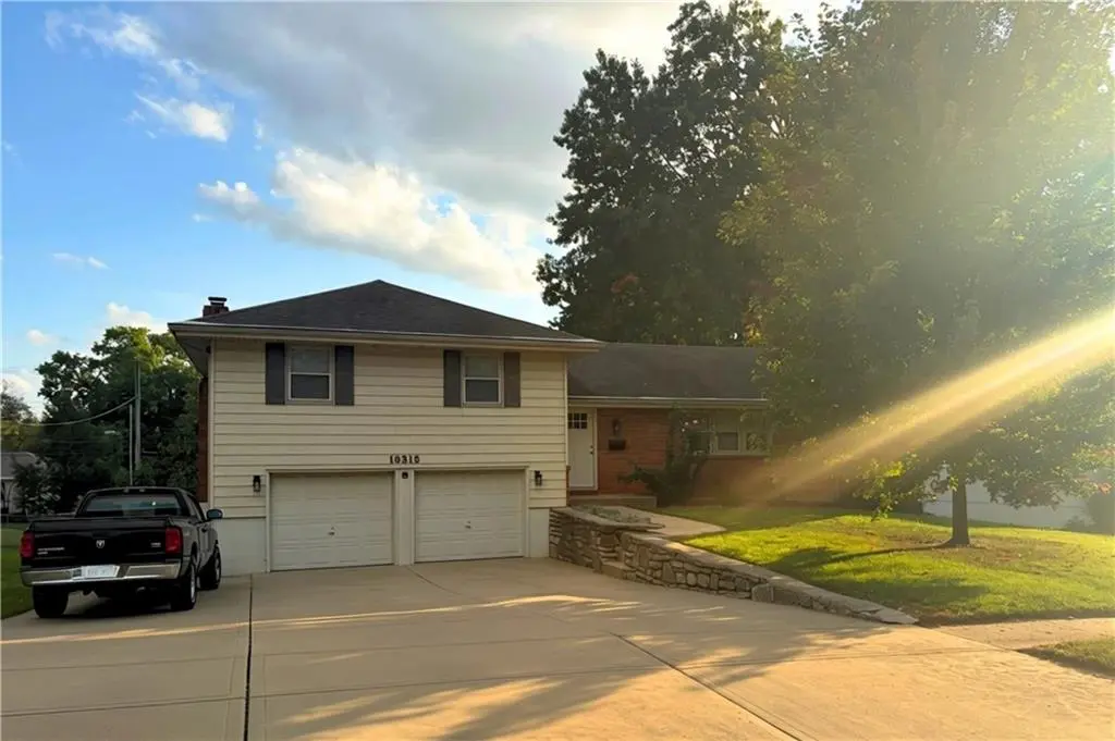 10315 W 69th ST, Shawnee, KS 66203