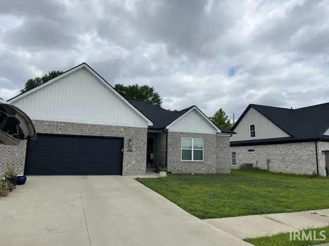 3557 Sand DR, Newburgh, IN 47630
