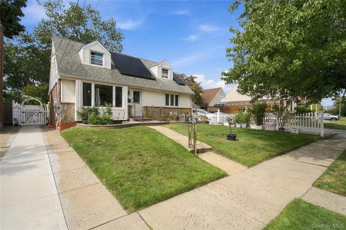 90 Clearstream AVE, Valley Stream, NY 11580
