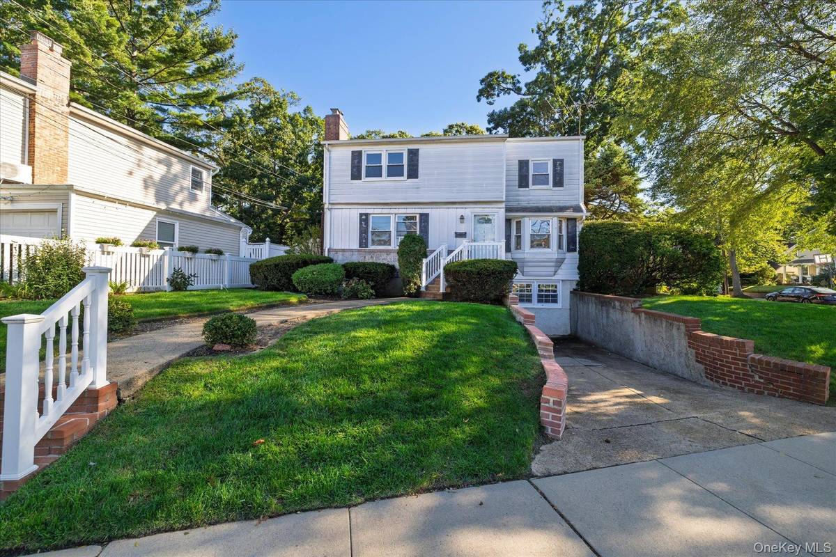 415 Whitehall ST, Lynbrook, NY 11563