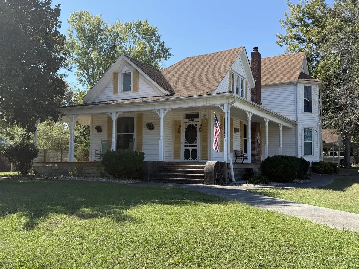 900 Georgia Ave, Etowah, TN 37331