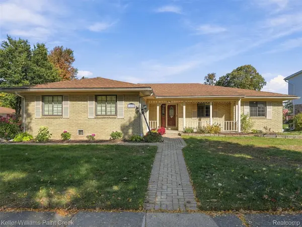 6805 Emerald Shores DR, Troy, MI 48085