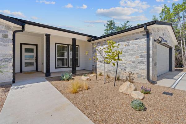 21102 Brewer LN, Lago Vista, TX 78645