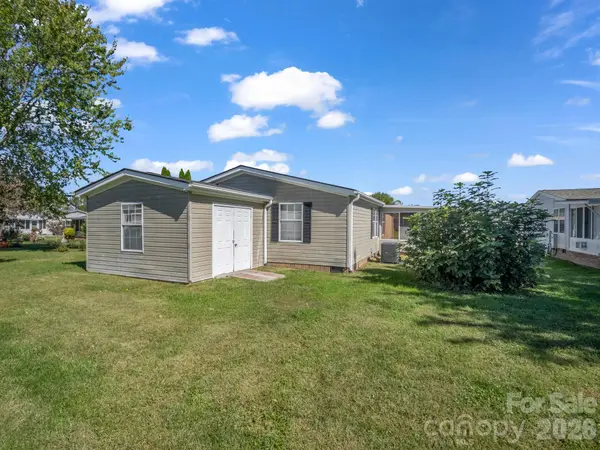 528 Riverwind DR, Hendersonville, NC 28739