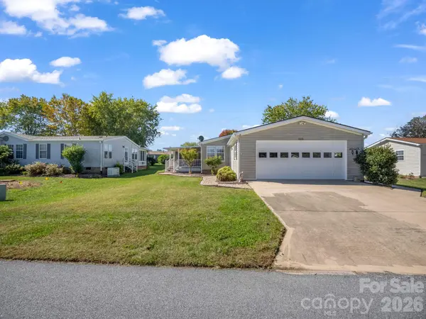 528 Riverwind DR, Hendersonville, NC 28739