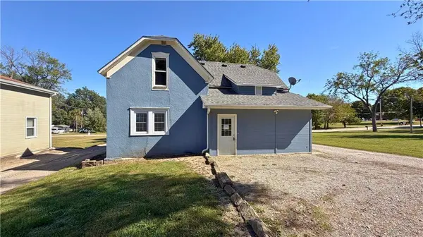 202 N 12th ST, Hiawatha, KS 66434